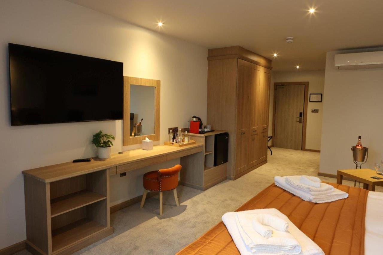 The Teifi Waterside Hotel Cardigan Buitenkant foto